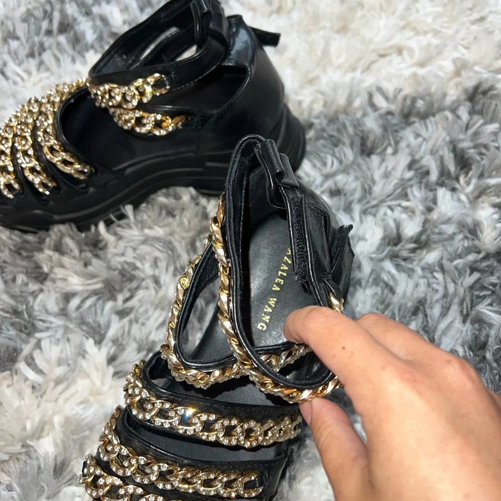 Azalea Wang DO IT LIKE WE DO FLATFORM SANDAL IN GOLD